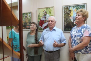 «Истории, рассказанные кистью»: в Здвинском музее открылась юбилейная выставка Владимира Котлярова