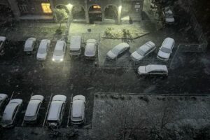 Первым снегом завалило районы Новосибирской области 15 октября