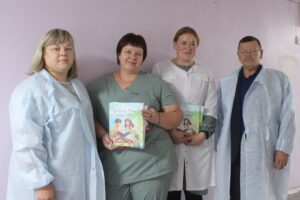 «Книгу для Тёмы. История Алены» вручили пациентам Здвинской детской больницы